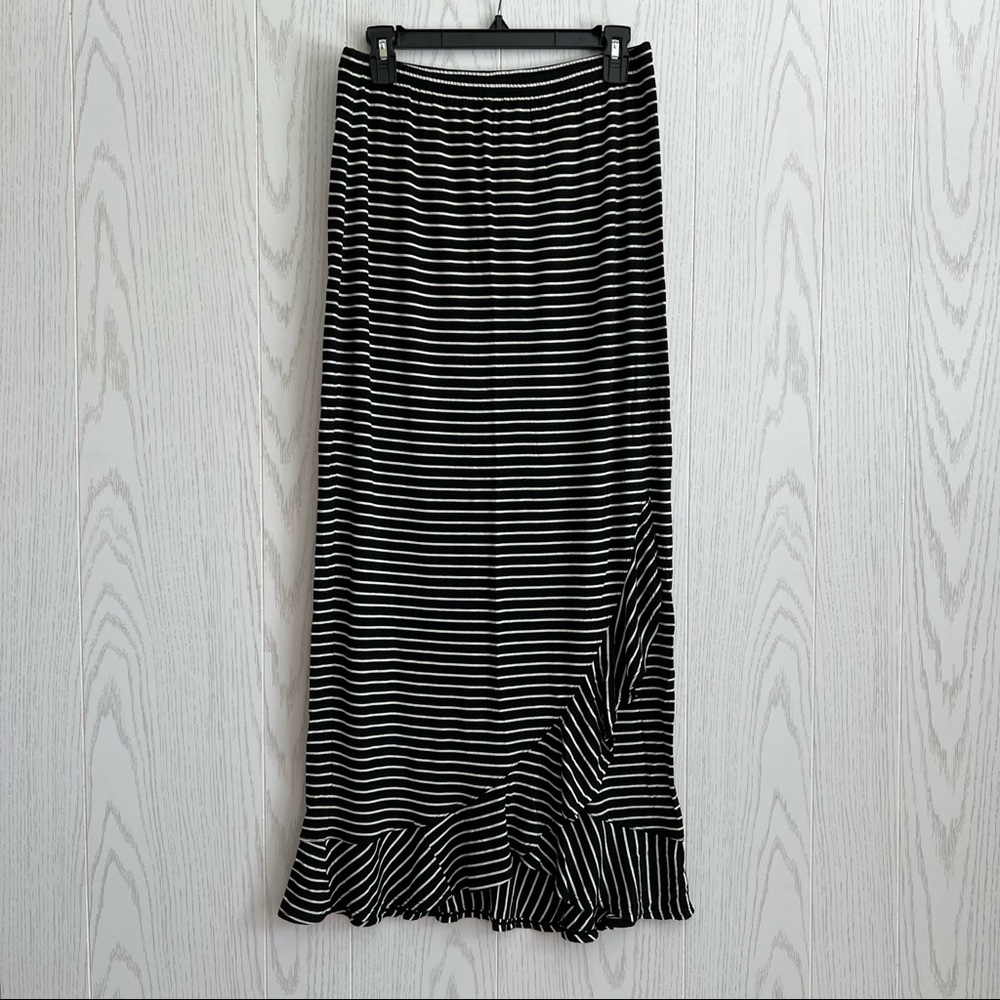 NWT Max Studio Black and White Striped Maxi Skirt Size Small